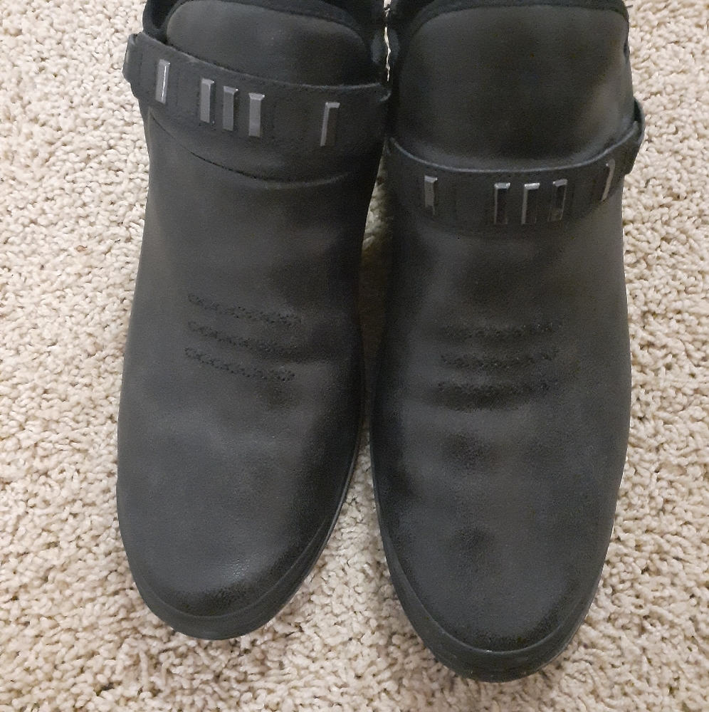 Bzees booties 9 matte black